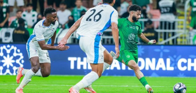 الأهلي يفتتح دوري روشن السعودي بفوز مثير على نيوم بهدف إيفان توني